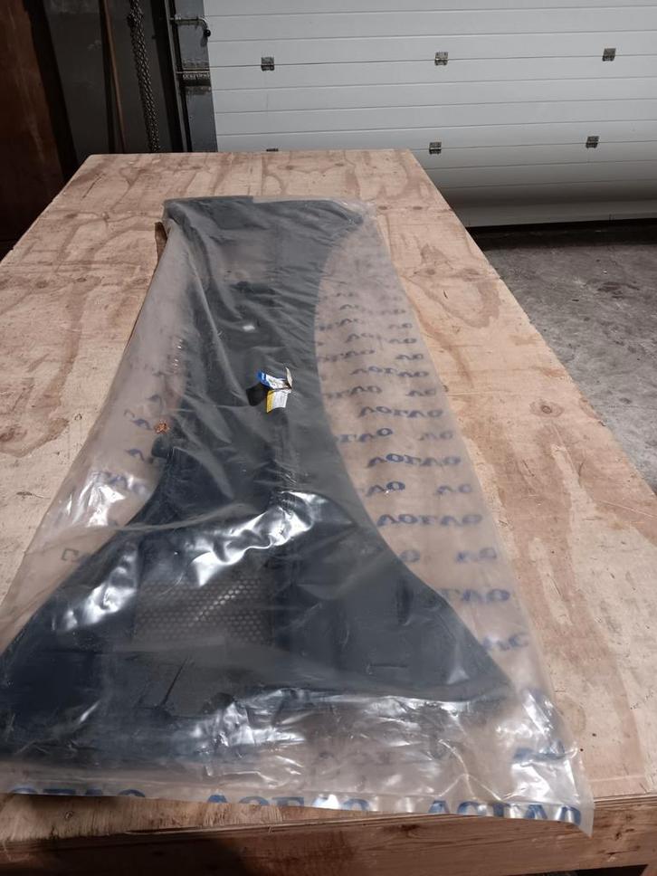 Volvo v70 nn 2007-2015 parafaan afdekplaat nieuw., Auto-onderdelen, Klein materiaal, Volvo, Nieuw, Ophalen