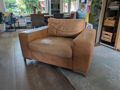 Leren loveseat. Leren liefhebben? Check deze stoel, Huis en Inrichting, Banken | Sofa's en Chaises Longues, Gebruikt, Tweepersoons