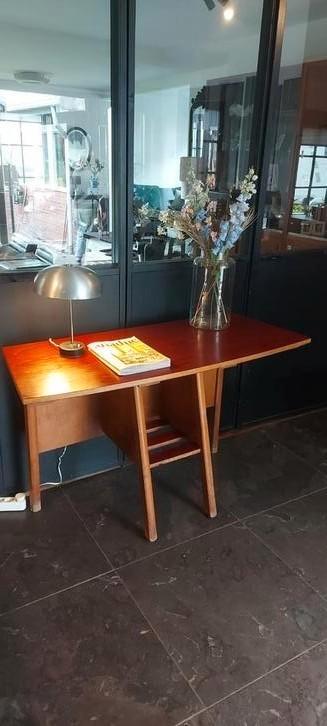 Vintage bureau  beschikbaar voor biedingen