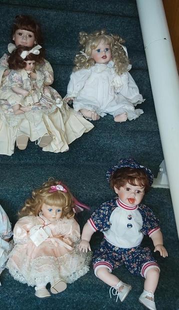 4 Porseleinen Poppen Met Baby.  beschikbaar voor biedingen