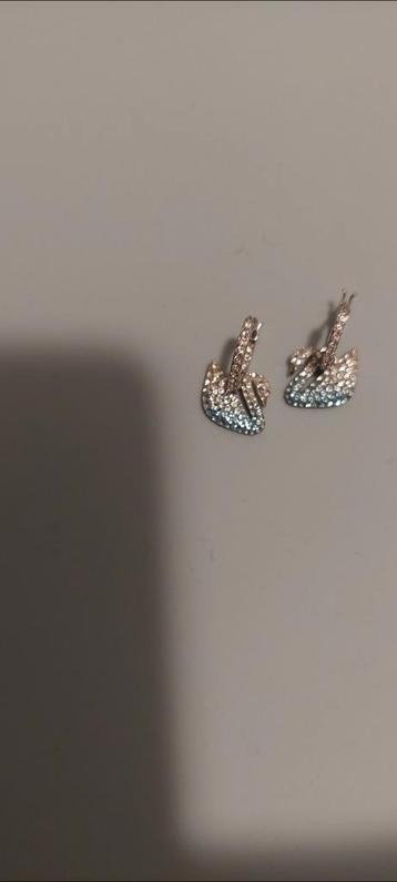 Swarovski😊zwaan oorbellen beschikbaar voor biedingen