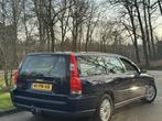 Volvo V70 2.4 VOLVO DEALER ONDERHOUDEN ! (bj 2004), Auto's, Voorwielaandrijving, Blauw, Traction-control, Euro 4