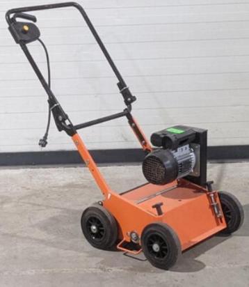 Verticuteermachine TE HUUR beschikbaar voor biedingen