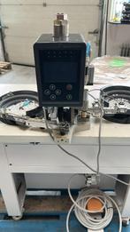 ZOYER ZY9311-509 auto drukknopen machine trilkom feeder, Ophalen, Zo goed als nieuw, Knoop of Knopen