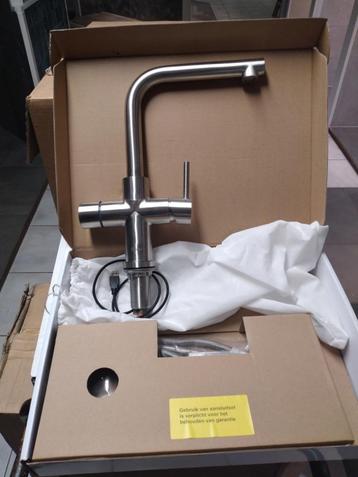 Floww Touch Square RVS keukenkraan met Combi L boiler beschikbaar voor biedingen