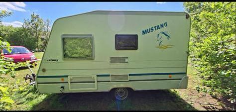 Knaus Mustang Caravan, Caravans en Kamperen, Caravans, Particulier, tot en met 2, 500 - 750 kg, Treinzit, Knaus, Vast bed, 4 tot 5 meter