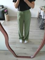 Groene pantalon Stradivarius maat M, Kleding | Dames, Broeken en Pantalons, Maat 38/40 (M), Verzenden, Zo goed als nieuw, Lang