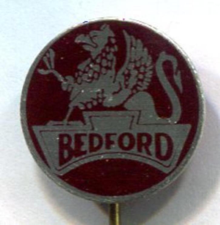 Bedford rood blik auto speldje 17 mm ( A_088a ), Verzamelen, Speldjes, Pins en Buttons, Zo goed als nieuw, Speldje of Pin, Transport