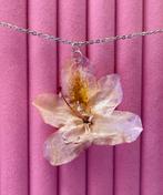 Prachtige resin bloem ketting met hanger, Verzenden, Nieuw, Zilver, Overige materialen