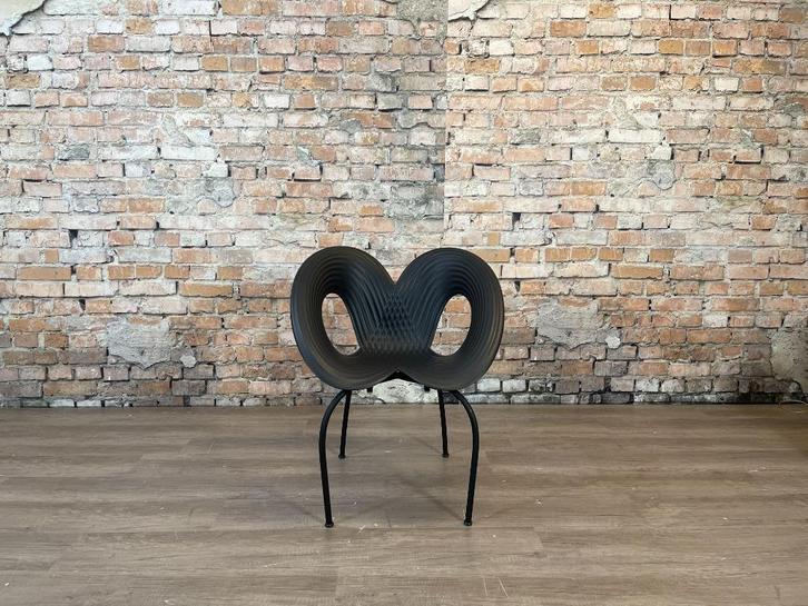 Moroso Ripple Chair zwart bij TheReSales, Huis en Inrichting, Stoelen, Zo goed als nieuw, Kunststof, Metaal, Zwart, Ophalen of Verzenden