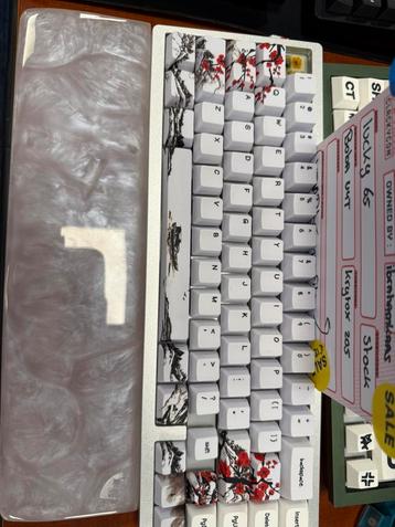 Lucky65 – Bobau4T Thocky Switches + Japanse Bloesem Keycap beschikbaar voor biedingen