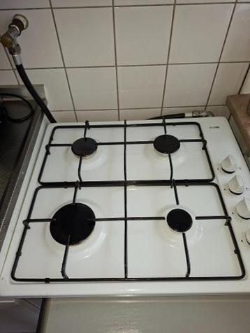 Gasstel 4 pits paar jaar oud, weinig gebruikt beschikbaar voor biedingen
