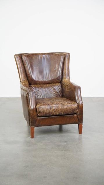 Statige generfde rundleren armchair met een tijdloos design beschikbaar voor biedingen