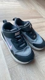 Nike jongensschoen maat 26, Gebruikt, Ophalen
