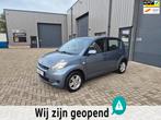 Daihatsu Sirion 2 1.3-16V Sport TOP OCCASION ACTIE MEENEEMPR, Voorwielaandrijving, Stof, Gebruikt, Bedrijf