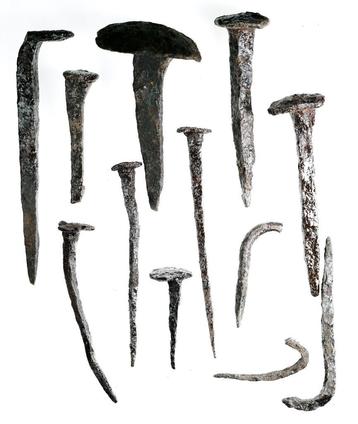 Romeins iron artifacts spikers c233 beschikbaar voor biedingen