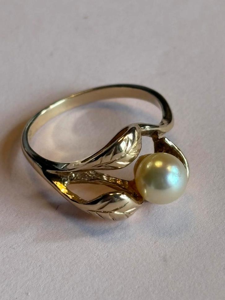Vintage 10 karaat gouden ring met parel, Sieraden, Tassen en Uiterlijk, Ringen, Zo goed als nieuw, Dame, Kleiner dan 17, Goud