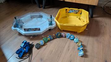 Beyblade Burst Set: 2 Arena's & 13 Tollen beschikbaar voor biedingen