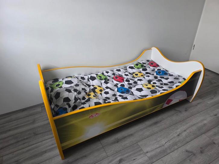 Voetbal Peuterbed, Kinderen en Baby's, Kinderkamer | Bedden, Zo goed als nieuw, 140 tot 160 cm, 70 tot 85 cm, Lattenbodem, Ophalen