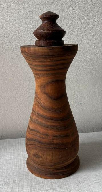 Houten kandelaar voor diner kaars met knop beschikbaar voor biedingen