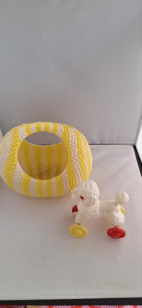 Vintage Speelgoed Set: Poedel op Wielen & Mand, Antiek en Kunst, Antiek | Speelgoed, Ophalen of Verzenden