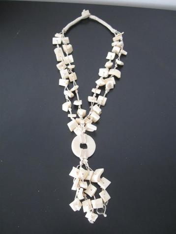 Aparte witte ketting met bijzondere kralen boho stijl beschikbaar voor biedingen