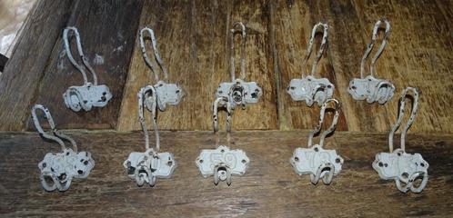 10 oude ijzeren kapstokhaken uit een fabriek haken kapstok, Antiek en Kunst, Curiosa en Brocante, Ophalen