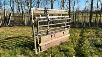 Voerhek voor kalveren , schapen , geiten oid beschikbaar voor biedingen