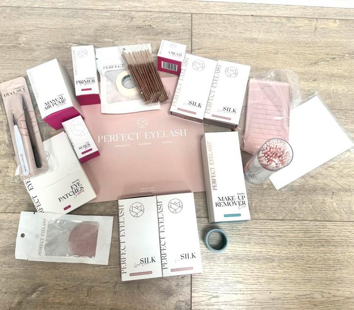 Perfect eyelash starterkit one by one lashes, Sieraden, Tassen en Uiterlijk, Uiterlijk | Lichaamsverzorging, Zo goed als nieuw