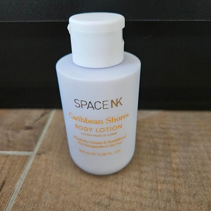 **NIEUW** Space NK Caribbean Shores bodylotion 100 ml, Sieraden, Tassen en Uiterlijk, Uiterlijk | Lichaamsverzorging, Nieuw, Bodylotion, Crème of Olie