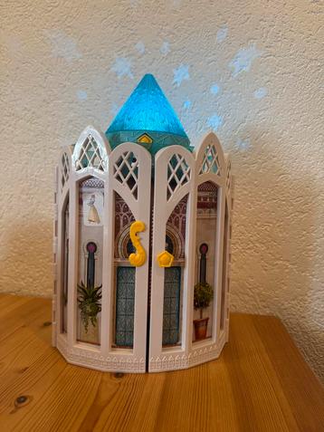 Prachtig Poppenhuis met Licht beschikbaar voor biedingen