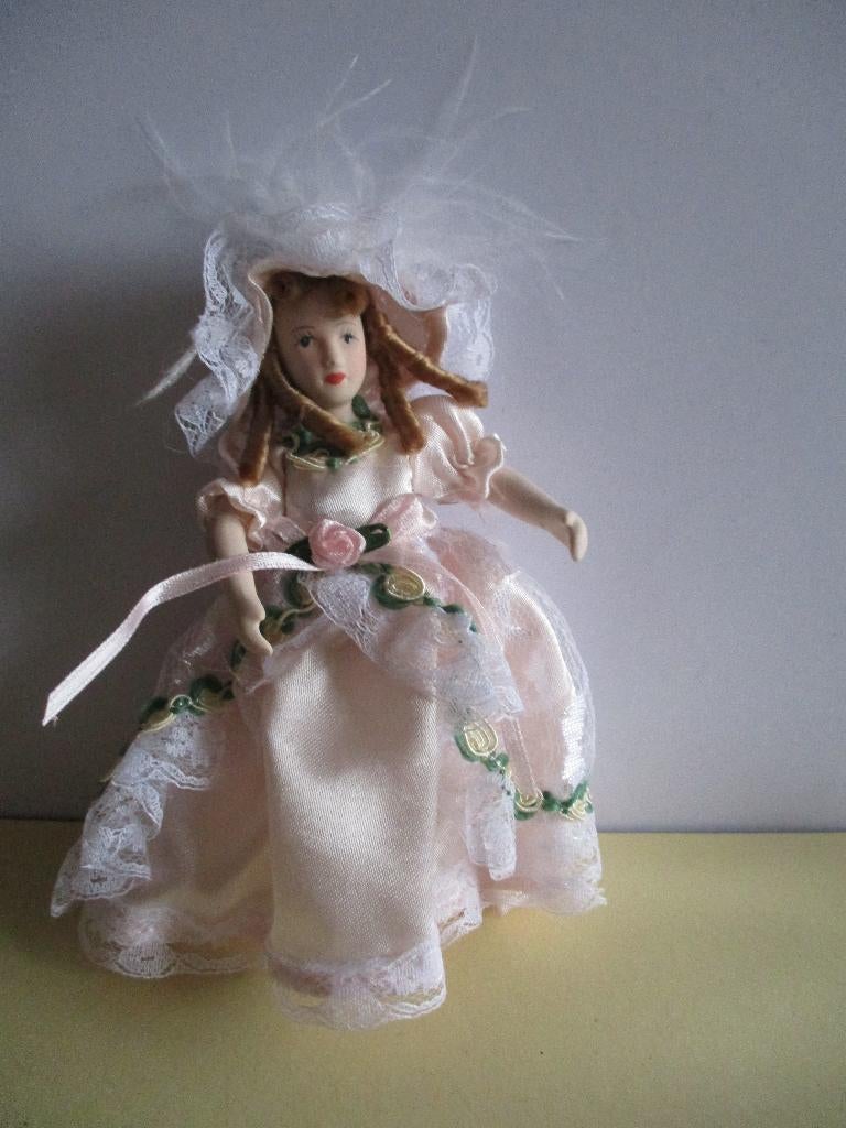 poppenhuis deftige dame, Verzamelen, Poppenhuizen en Toebehoren, Ophalen of Verzenden, Zo goed als nieuw, Popje