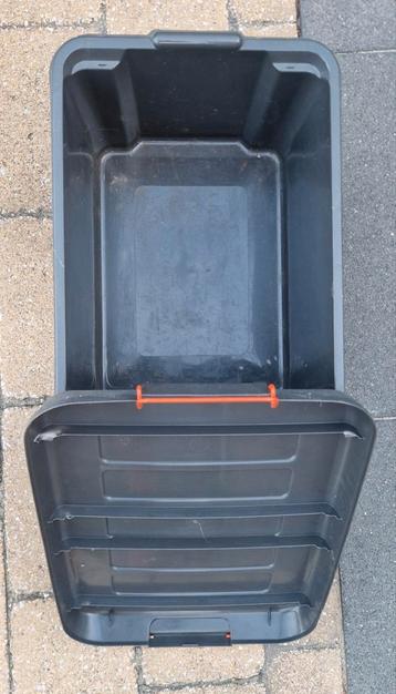 Opbergbakken  beschikbaar voor biedingen