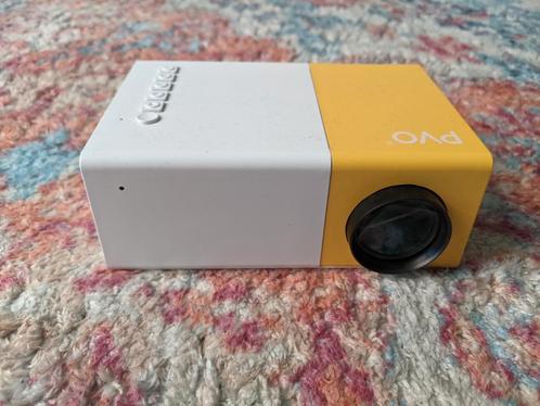 Projector | Like New | PVO Brand, Audio, Tv en Foto, Beamers, Zo goed als nieuw, Ophalen