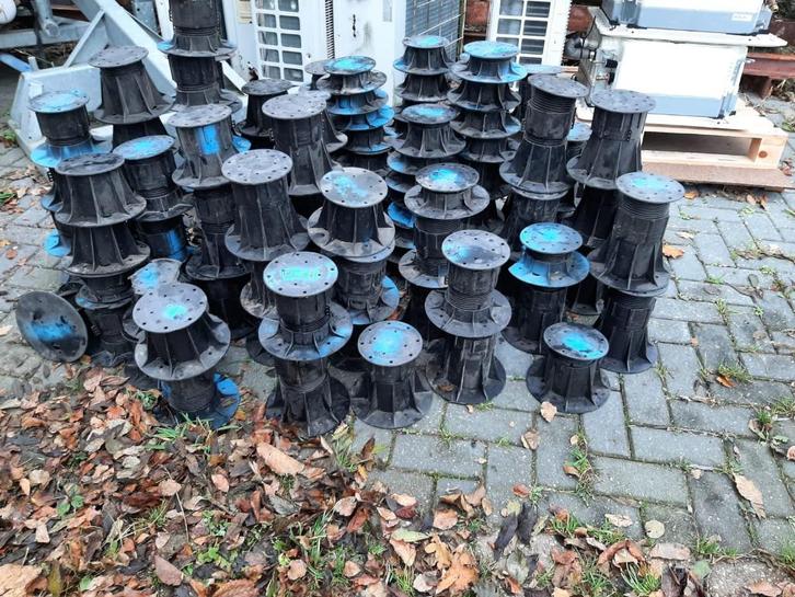 Kunststof stelpoten/terrasdragers, Doe-het-zelf en Verbouw, Overige Doe-het-zelf en Verbouw, Gebruikt, Ophalen