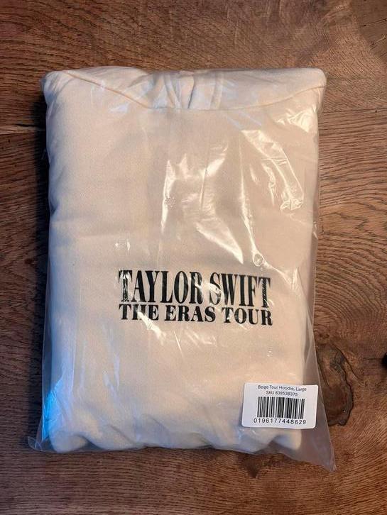 Taylor Swift The Eras Tour I Beige Hoodie [sealed!], Kleding | Dames, Truien en Vesten, Beige, Maat 42/44 (L), Nieuw, Ophalen of Verzenden