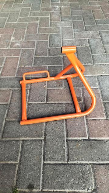 Paddock stand minarelli of Piaggio beugel carter ontbreekt. beschikbaar voor biedingen