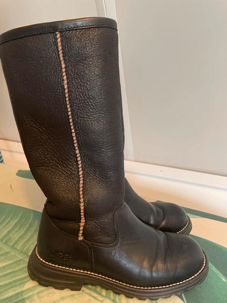 UGG Snowboots Zwart Maat 36 compleet van Leder, Kleding | Dames, Schoenen, Gedragen, Snowboots, Zwart, Ophalen of Verzenden