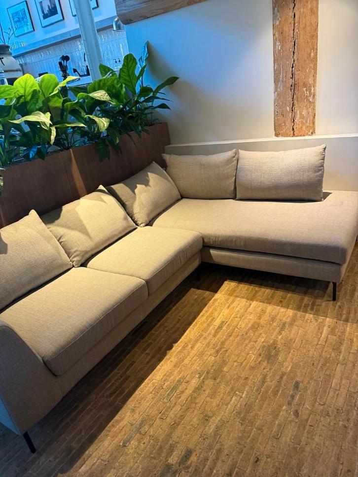 Sofacompany Noa Hoekbank Vega Sand Dune, Huis en Inrichting, Banken | Sofa's en Chaises Longues, Nieuw, Vierpersoons of meer, 250 tot 300 cm