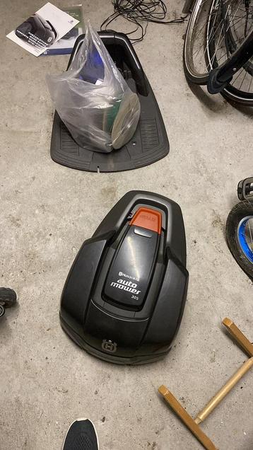 Husqvarna automower 305 met defect compleet beschikbaar voor biedingen