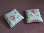 2 nieuwe vierkante romantische kussens bloem/geblokt, Huis en Inrichting, Ophalen of Verzenden, Nieuw, Overige kleuren, Vierkant