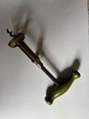 Antieke kurkentrekker beschikbaar voor biedingen