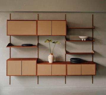 FREIJA - natuurlijk hout en beige - midcentury wandsysteem beschikbaar voor biedingen