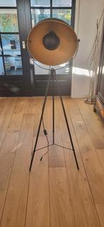 Stijlvolle Vloerlamp met Driepoot, Huis en Inrichting, Gebruikt, Ophalen of Verzenden, Metaal, Modern