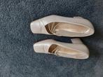 Bruidsschoenen ivoor/ parelmoer Maat 37.5, Kleding | Dames, Schoenen, Ophalen of Verzenden, Zo goed als nieuw, Overige kleuren