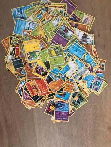 Meer dan 200 Pokemon kaarten in het origineel beschikbaar voor biedingen