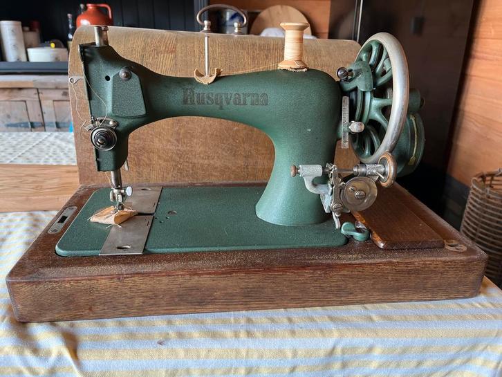 Antieke Husqvarna Naaimachine, Antiek en Kunst, Antiek | Naaimachines, Ophalen