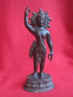 Antiek brons beeldje zonnegod Surya., Ophalen of Verzenden, Gebruikt, Religie