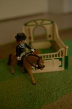 Paardenstal met dressuurruiter en paard, Ophalen, Zo goed als nieuw