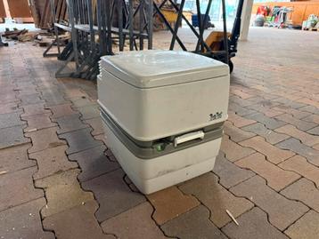 Porta potty beschikbaar voor biedingen